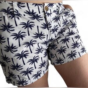 Old Navy Cotton White and Black Palm Print Jean Shorts Fits Size 4-6 Women’s